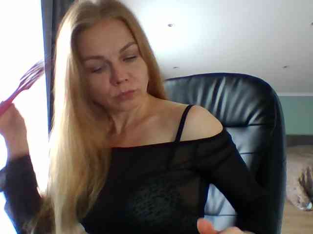 BlondaTina webcam