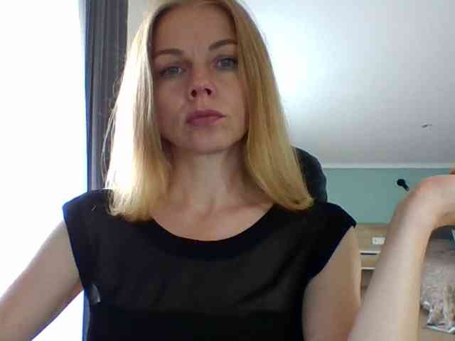 BlondaTina webcam