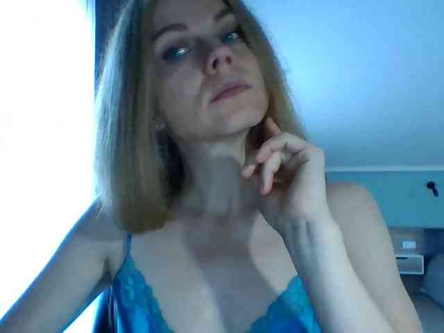 BlondaTina webcam