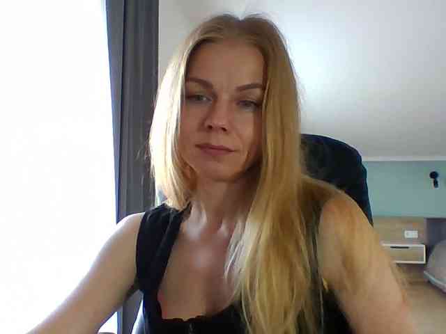 BlondaTina webcam
