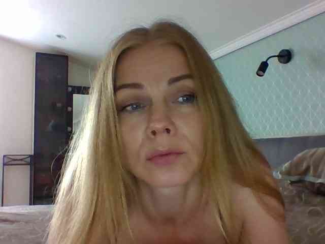 BlondaTina webcam