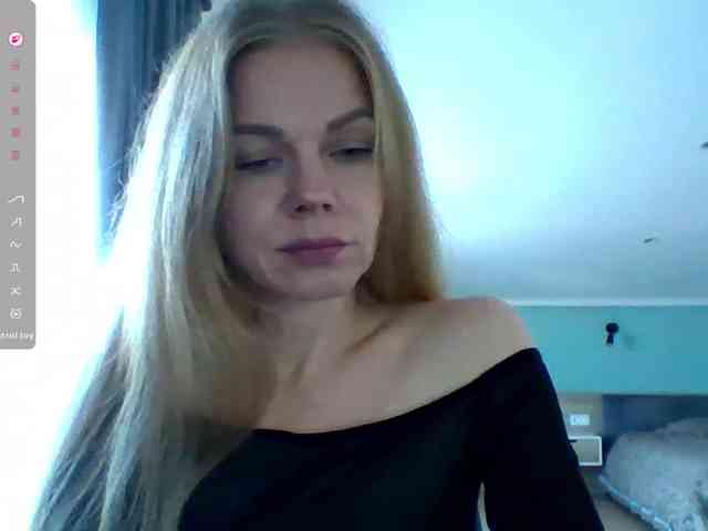 BlondaTina webcam