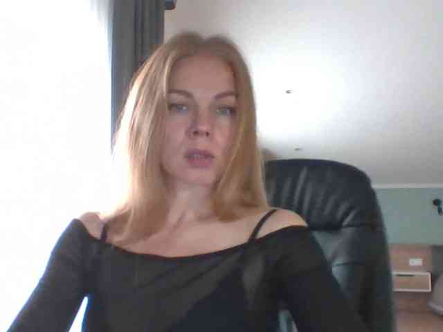 BlondaTina webcam