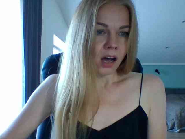 BlondaTina webcam