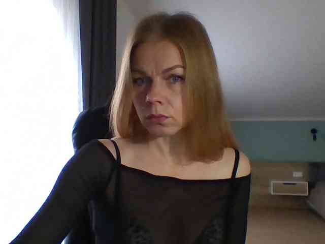 BlondaTina webcam