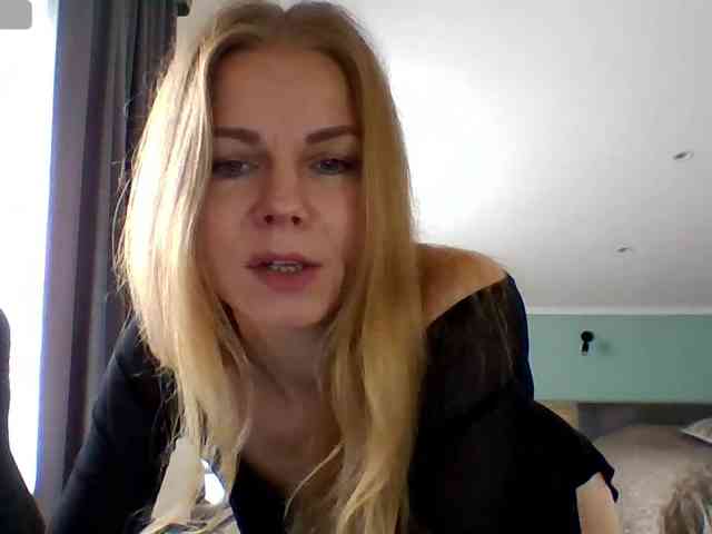 BlondaTina webcam