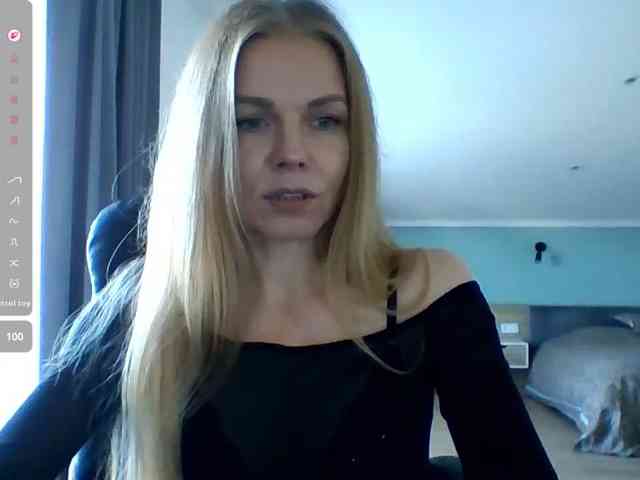 BlondaTina webcam