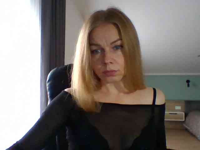 BlondaTina webcam