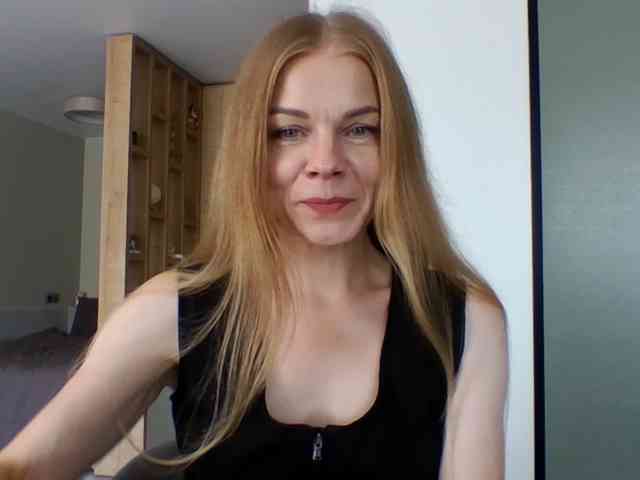 BlondaTina webcam