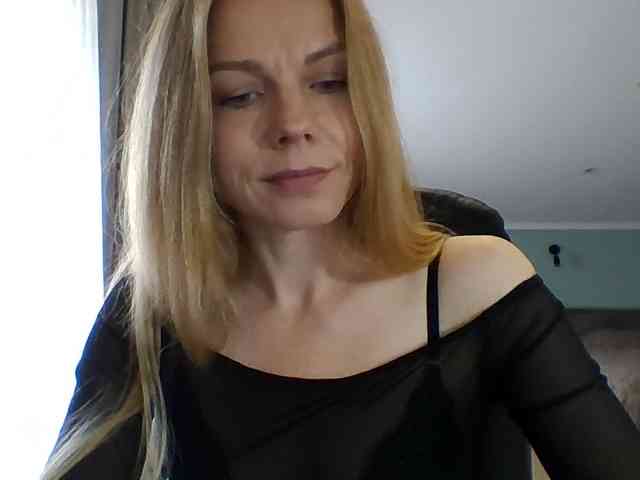 BlondaTina webcam