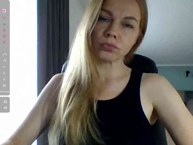 BlondaTina webcam
