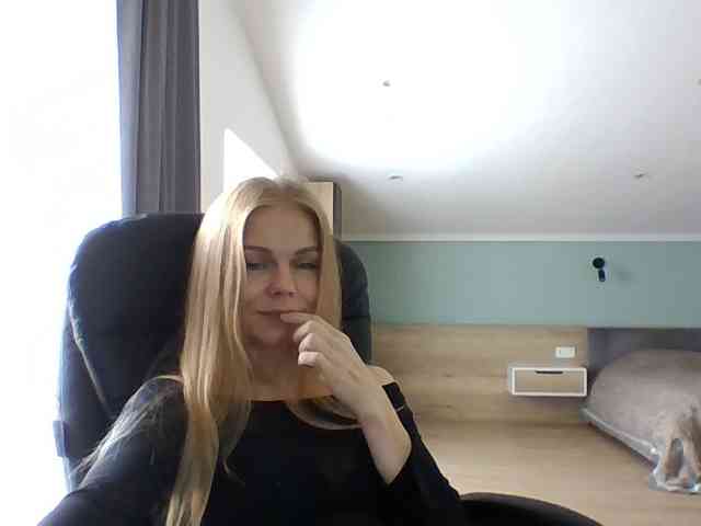 BlondaTina webcam
