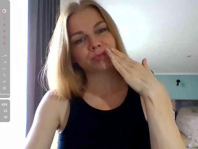 BlondaTina webcam