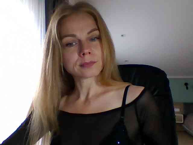 BlondaTina webcam