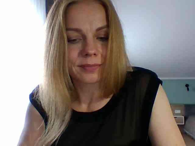 BlondaTina webcam