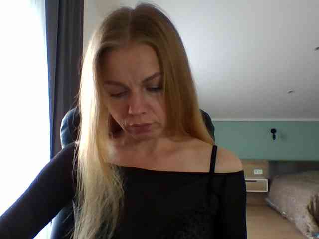 BlondaTina webcam