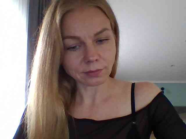 BlondaTina webcam