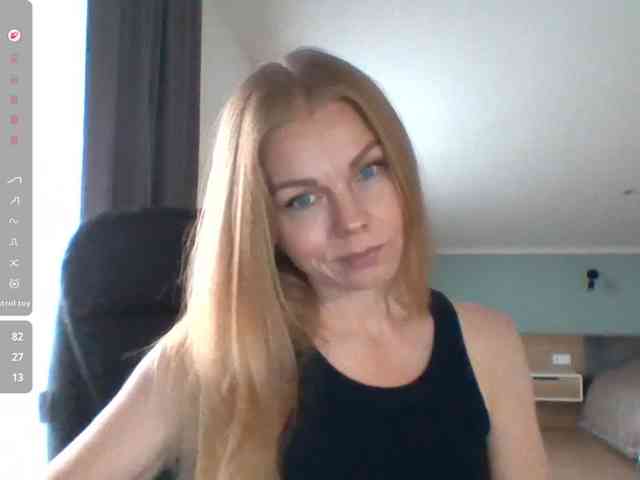 BlondaTina webcam