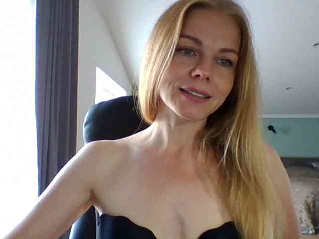 BlondaTina webcam