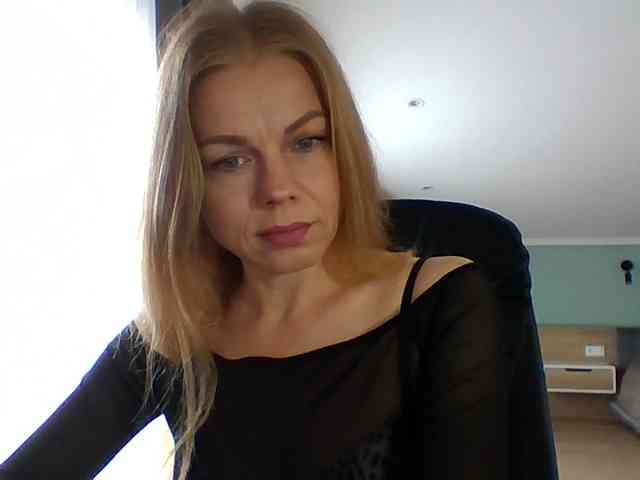 BlondaTina webcam
