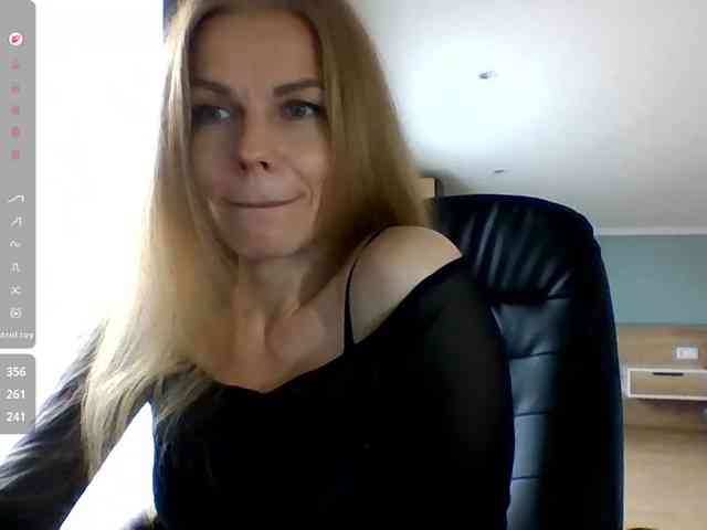 BlondaTina webcam