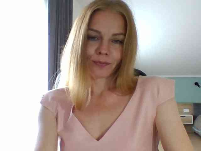 BlondaTina webcam