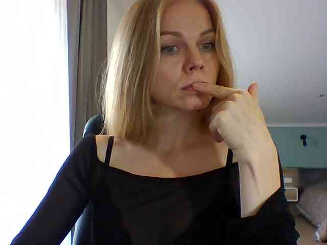 BlondaTina webcam