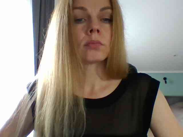 BlondaTina webcam