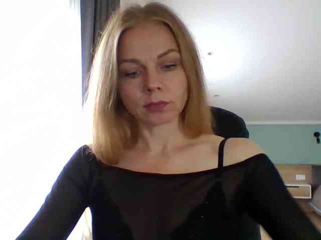 BlondaTina webcam