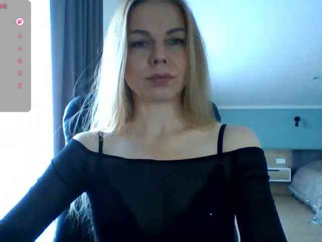 Model: BlondaTina