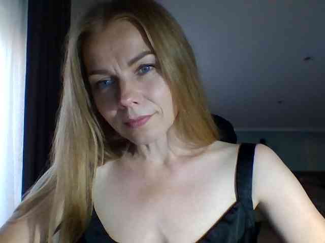 BlondaTina webcam