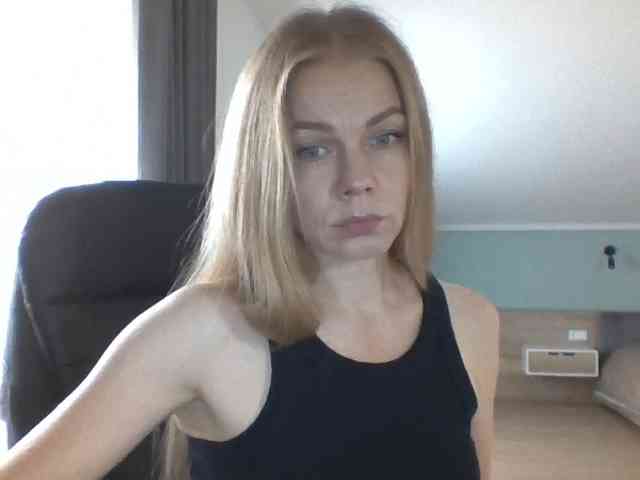 BlondaTina webcam