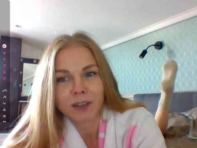 BlondaTina webcam