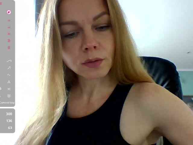 BlondaTina webcam