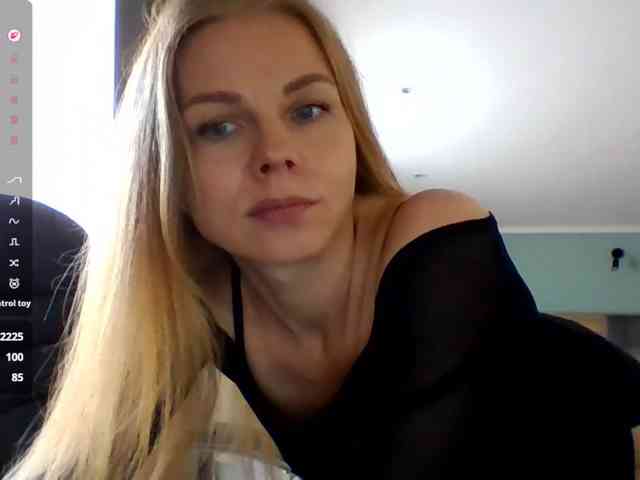 BlondaTina webcam