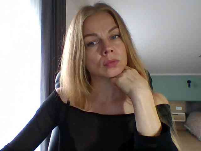 BlondaTina webcam