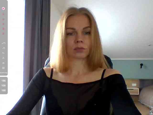 BlondaTina webcam
