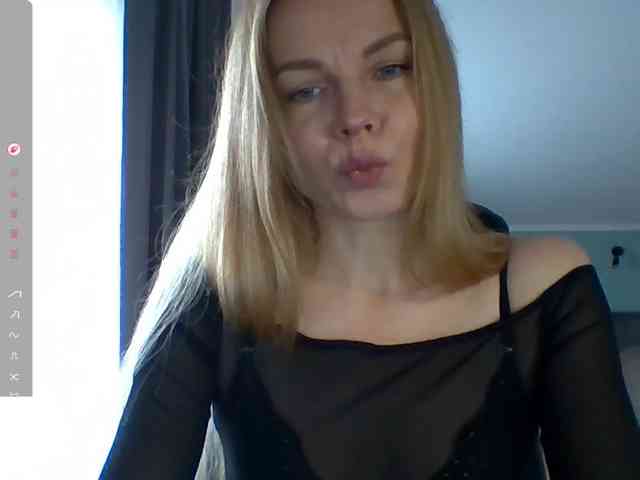BlondaTina webcam