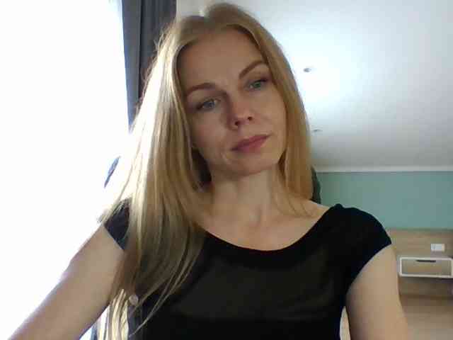 BlondaTina webcam