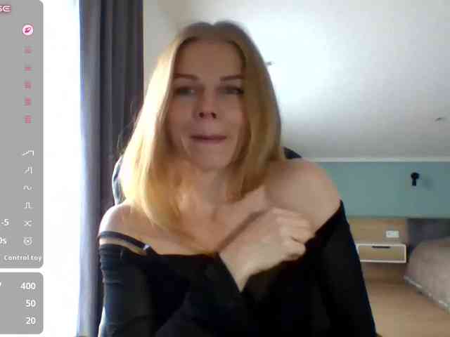 Model: BlondaTina