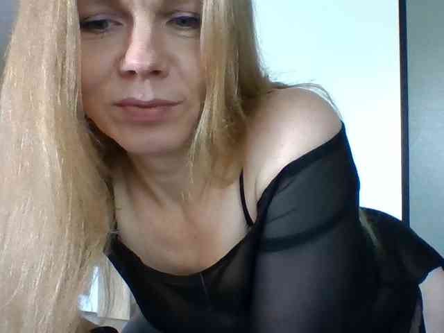 BlondaTina webcam