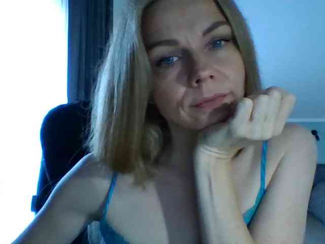 BlondaTina webcam