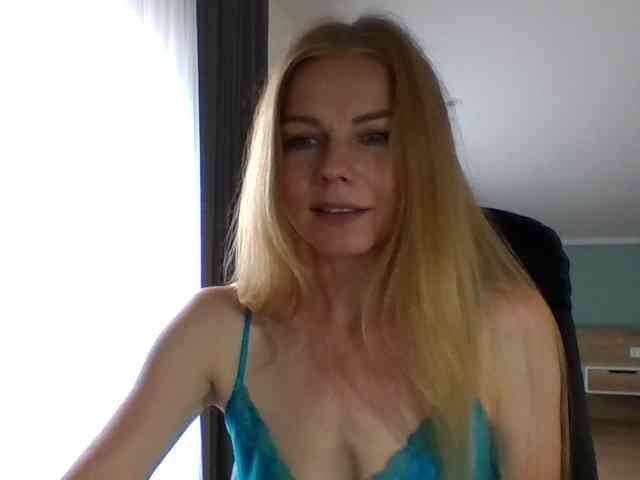 BlondaTina webcam