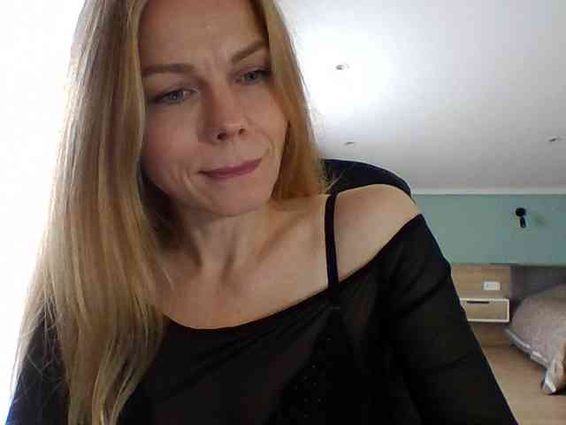 BlondaTina webcam