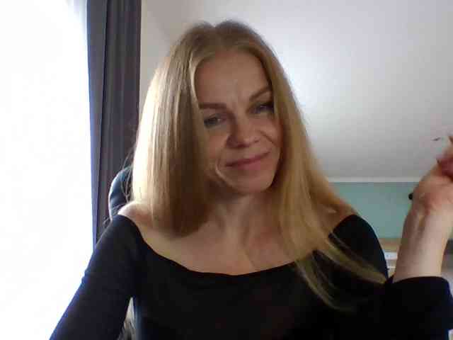 BlondaTina webcam