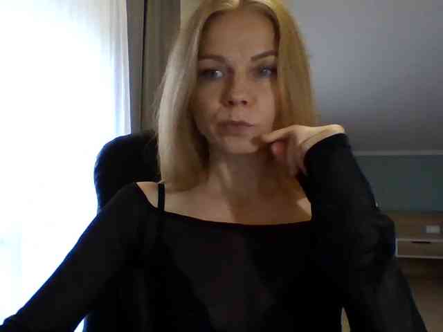 BlondaTina webcam