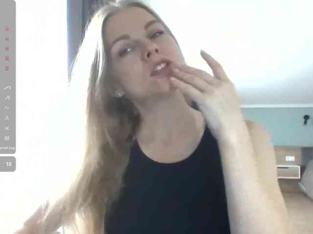 BlondaTina webcam