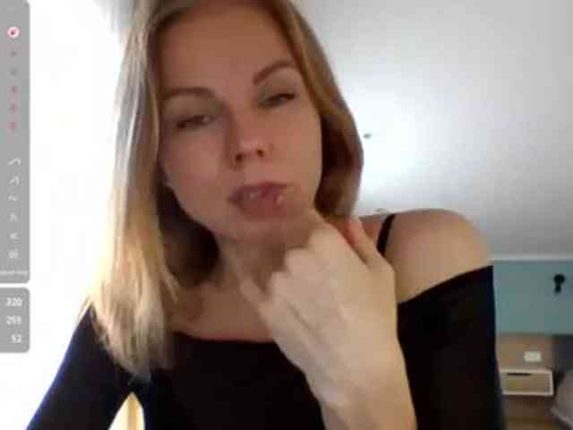 BlondaTina webcam