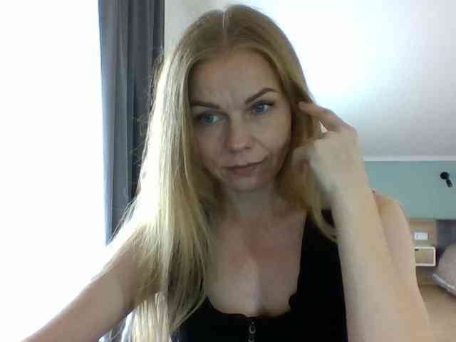 BlondaTina webcam