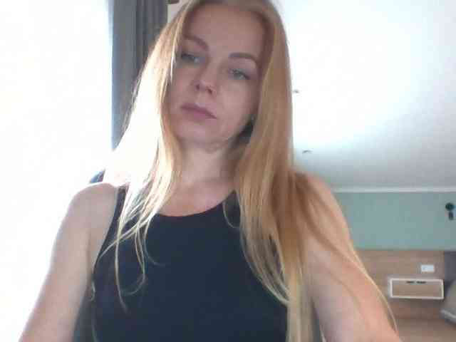 BlondaTina webcam
